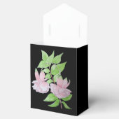 Zwarte achtergrond  roze bloemen voor bruiloft bedankdoosjes (Geopend)
