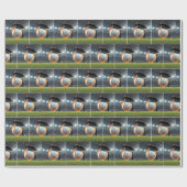 Zwarte afstudeerdop op een vlammende honkbal cadeaupapier (Vlak)