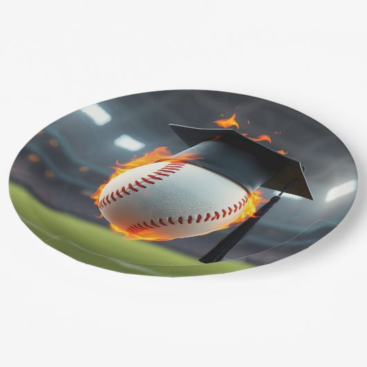 Zwarte afstudeerdop op een vlammende honkbal papieren bordje (Gekanteld)