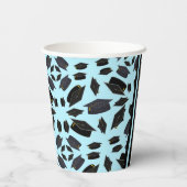 Zwarte afstudeerdoppen in de lucht Afstuderen Papieren Bekers (Achterkant)