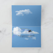 Zwarte afstuderen petten in de lucht met regenboog kaart (Binnen)