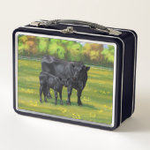 Zwarte Angus-Koe en Cute Calf in zomerperiode (Voorkant)