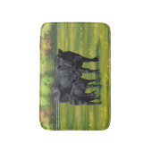 Zwarte Angus-Koe en Cute Calf in zomerperiode Badmat (Voorkant Verticaal)