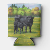 Zwarte Angus-Koe en Cute Calf in zomerperiode Blikjeskoeler (Voorkant)