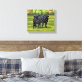 Zwarte Angus-Koe en Cute Calf in zomerperiode Canvas Afdruk (Insitu (Slaapkamer))