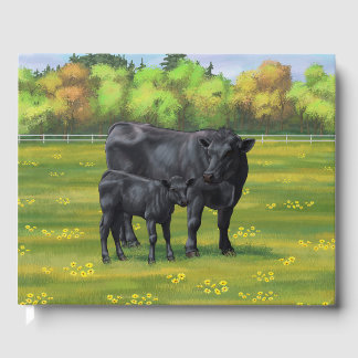 Zwarte Angus-Koe en Cute Calf in zomerperiode Gastenboek