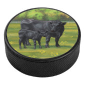 Zwarte Angus-Koe en Cute Calf in zomerperiode Hockey Puck (3/4)