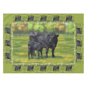 Zwarte Angus-Koe en Cute Calf in zomerperiode Tafelkleed