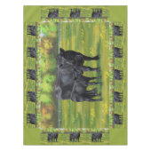 Zwarte Angus-Koe en Cute Calf in zomerperiode Tafelkleed (Voorkant)