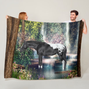 Zwarte Appaloosa Horse Waterfall Background Fleece Deken