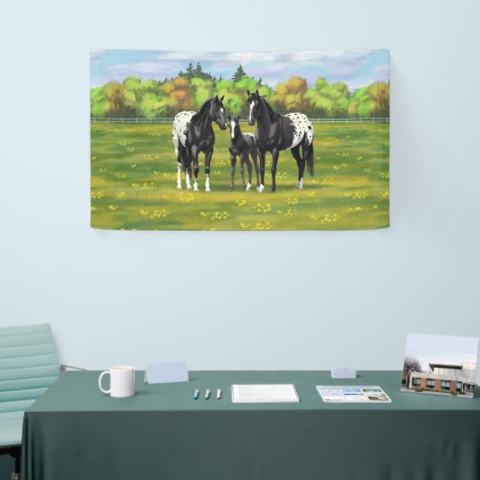 Zwarte appaloosa-paarden in de zomerperiode spandoek (Beurs)