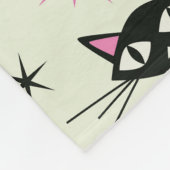 Zwarte atoomkatten en boemerangs uit het midden va fleece deken (Hoek)