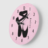 Zwarte balletschoenen en gekleurd grote klok (Hoek)