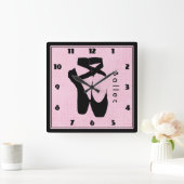 Zwarte balletschoenen en gekleurd vierkante klok (Huis)