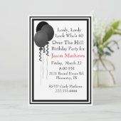 Zwarte ballonnen over de uitnodiging van de heuvel (Staand voorkant)