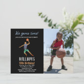 Zwarte Basketball Birthday met foto Kaart (Staand voorkant)