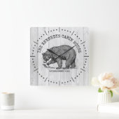 Zwarte Beer Familienaam Gray Wood Cabin House  Vierkante Klok (Huis)