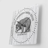 Zwarte Beer Familienaam Gray Wood Cabin House  Vierkante Klok (Hoek)