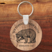 Zwarte Beer Familienaam Rustic Wood Cabin House Sleutelhanger (Voorkant)