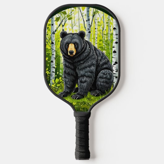 Zwarte beer in een berkenbos pickleball paddle (Voorkant)