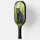 Zwarte beer in een berkenbos pickleball paddle (Links)