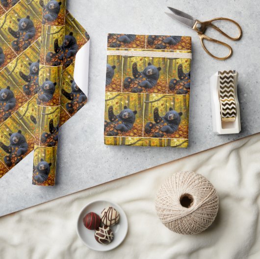 Zwarte Beer In Herfstbladeren Cadeaupapier (Crafts)