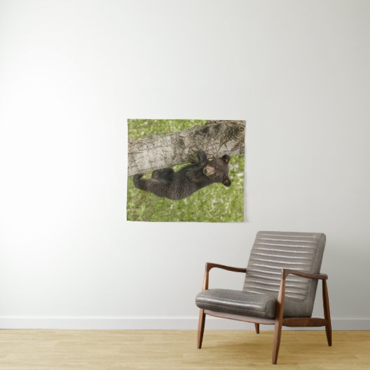 Zwarte Beer kubus in boom Wandkleed (In Situ (horizontaal))