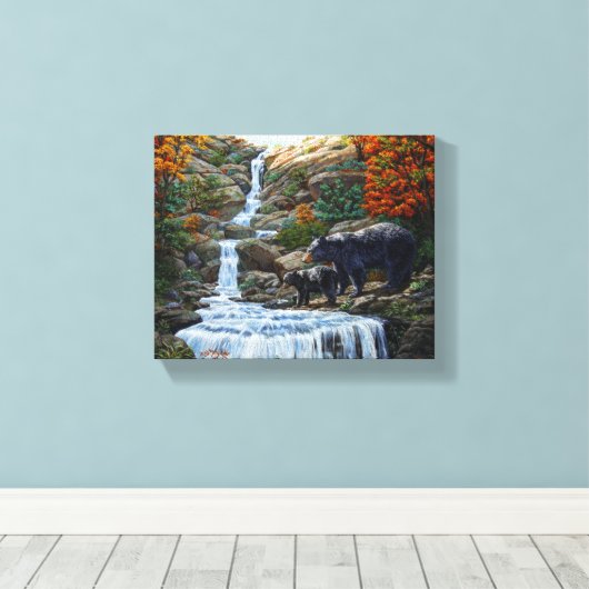 Zwarte Beer moeder en waterval Canvas Afdruk (Insitu (Houten vloer))