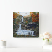 Zwarte Beer moeder en waterval Vierkante Klok (Huis)