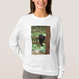zwarte beer, Ursus americanus, welp in een boom T-shirt