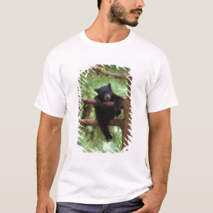 zwarte beer, Ursus americanus, welp in een boom T-shirt