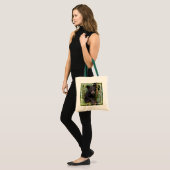 Zwarte beerwelp speelt in bomen tote bag (Voorkant (model))