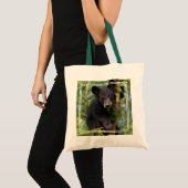 Zwarte beerwelp speelt in bomen tote bag (Voorkant (product))