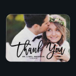 Zwarte belettering Moderne foto bruiloft Dank u Magneet<br><div class="desc">Druk uw dankbaarheid uit met onze aanpasbare foto bruiloft bedankmagneet, met elegante moderne kalligrafie. Dit ontwerp combineert naadloos persoonlijk sentiment met hedendaagse stijl, waardoor het de perfecte manier is om uw gasten te bedanken voor het delen van uw speciale dag. Laat je favoriete trouwfoto's zien en voeg een persoonlijk tintje...</div>