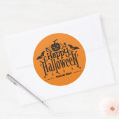 Zwarte belettering van Happy Halloween met pompoen Ronde Sticker (Envelop)