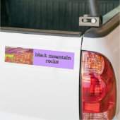 zwarte bergrotsen bumpersticker (Op Truck)