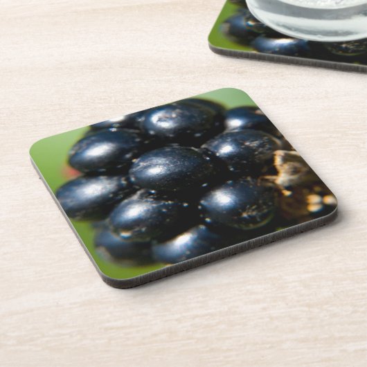 Zwarte bessen bier onderzetter (Linkerzijde)