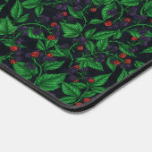 Zwarte bessen op donkergrijs bureaumat (Hoek)