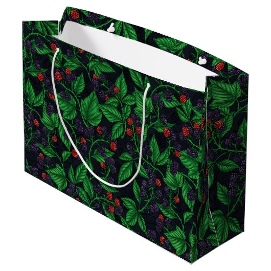 Zwarte bessen op donkergrijs groot cadeauzakje (Achterkant Gekanteld)