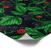 Zwarte bessen op donkergrijs poster (Hoek)