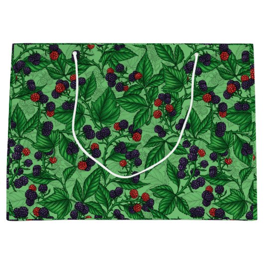 Zwarte bessen op groen groot cadeauzakje (Voorkant)