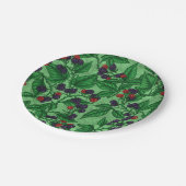 Zwarte bessen op groen papieren bordje (Gekanteld)