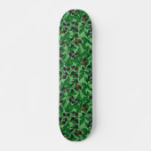 Zwarte bessen op groen persoonlijk skateboard (Voorkant)