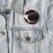 Zwarte bessen ronde button 5,7 cm (In situ)