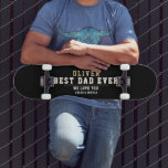 Zwarte beste vader ooit Typografie vaderdag Persoonlijk Skateboard<br><div class="desc">Zwarte Beste vader ooit Typografie vaders dagskateboard. Rendy typografie op een zwarte achtergrond. Voeg je namen toe. Dit moderne aangepaste en gepersonaliseerde skateboard is een perfect geschenk voor een vader op vaderdag,  verjaardag of Kerstmis,  en een lief keepasje.</div>