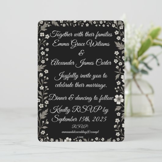 Zwarte Bloemen Huwelijksuitnodiging met Elegant Wi Kaart (Staand voorkant)