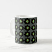 Zwarte bloemen koffiemok (Voorkant links)