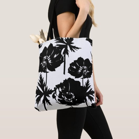 Zwarte bloemen, wit, zwart tote bag (Dichtbij)