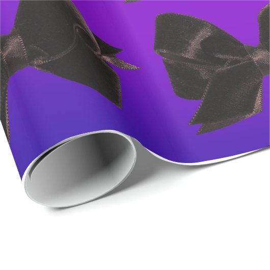 Zwarte bogen op Paars Cadeaupapier (Rol Hoek)