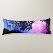 Zwarte Bomen Lavendel Blauwe Ruimte Body Kussen (Voorkant)